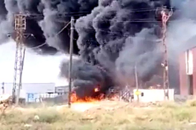 В Турции начался пожар на химическом заводе на западе страны