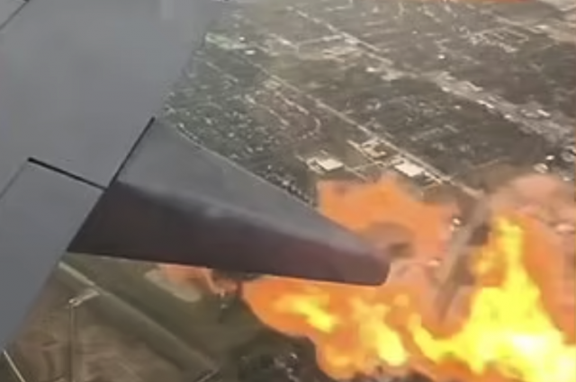 Пассажиры Southwest Airlines сняли на видео вырывающееся из двигателя пламя