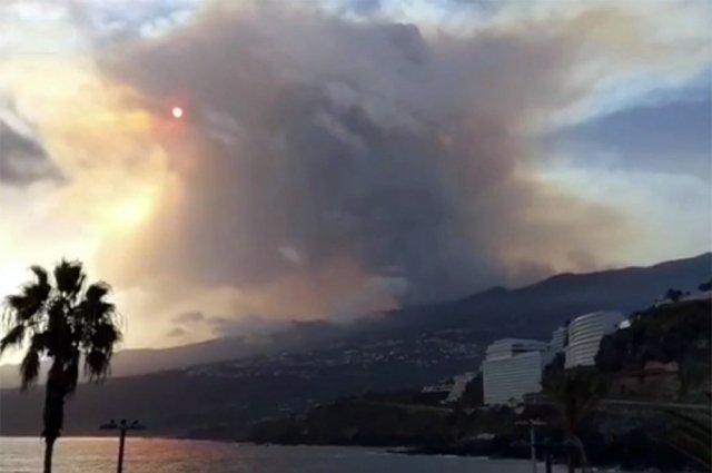 Пожар на испанском острове Тенерифе охватил уже 3,2 тыс га
