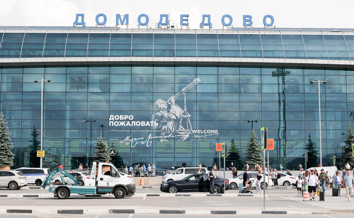 Домодедово и Внуково временно остановили прием и отправку самолетов