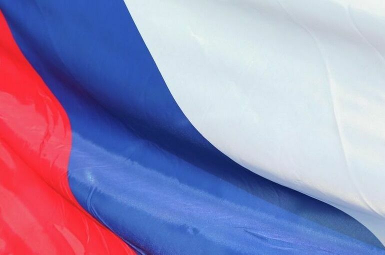 В Заполярье развернули триколор рекордного размера в День флага России