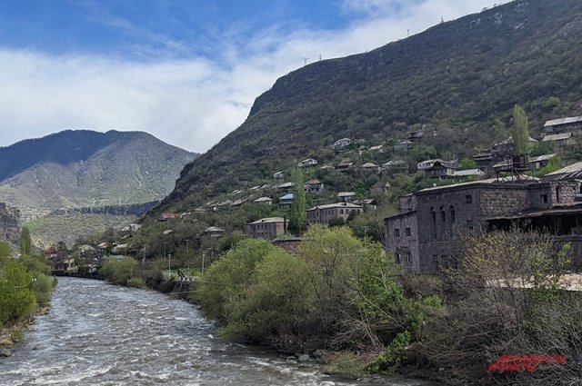 Спасатели Армении спасли заблудившихся в горах российских туристов