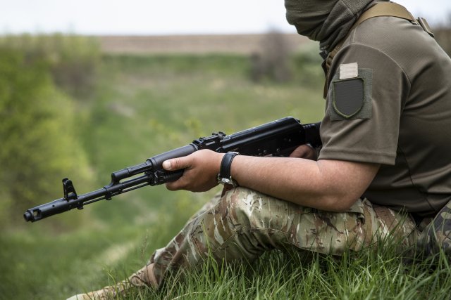 В Донецке задержали организаторов незаконной торговли оружием