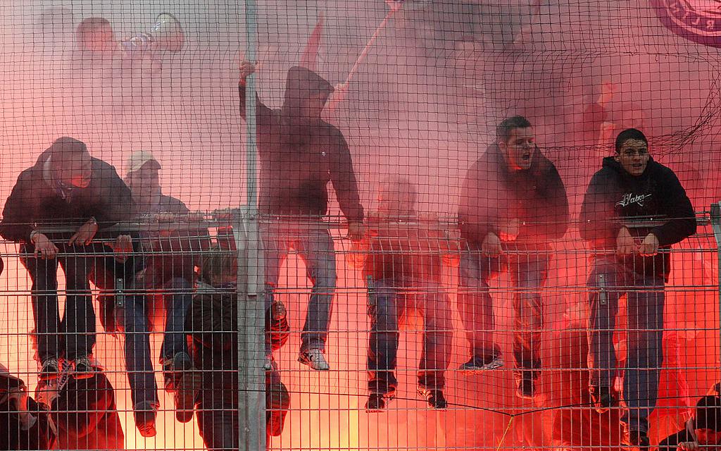 В Италии фанаты после поражения случайно подожгли стадион соперника