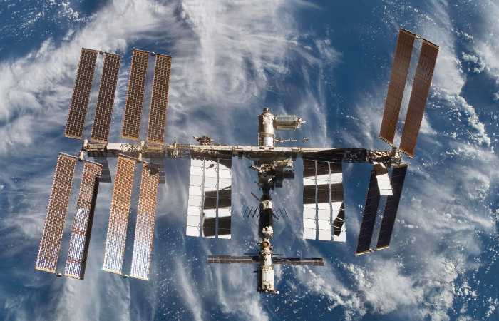 Специалисты скорректировали орбиту МКС к прибытию корабля "Союз МС-24"