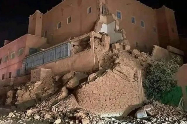 В результате землетрясения в Марокко погибли не менее 93 человек