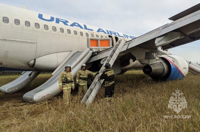 Жена второго пилота Airbus узнала об аварийной посадке после звонка мужа