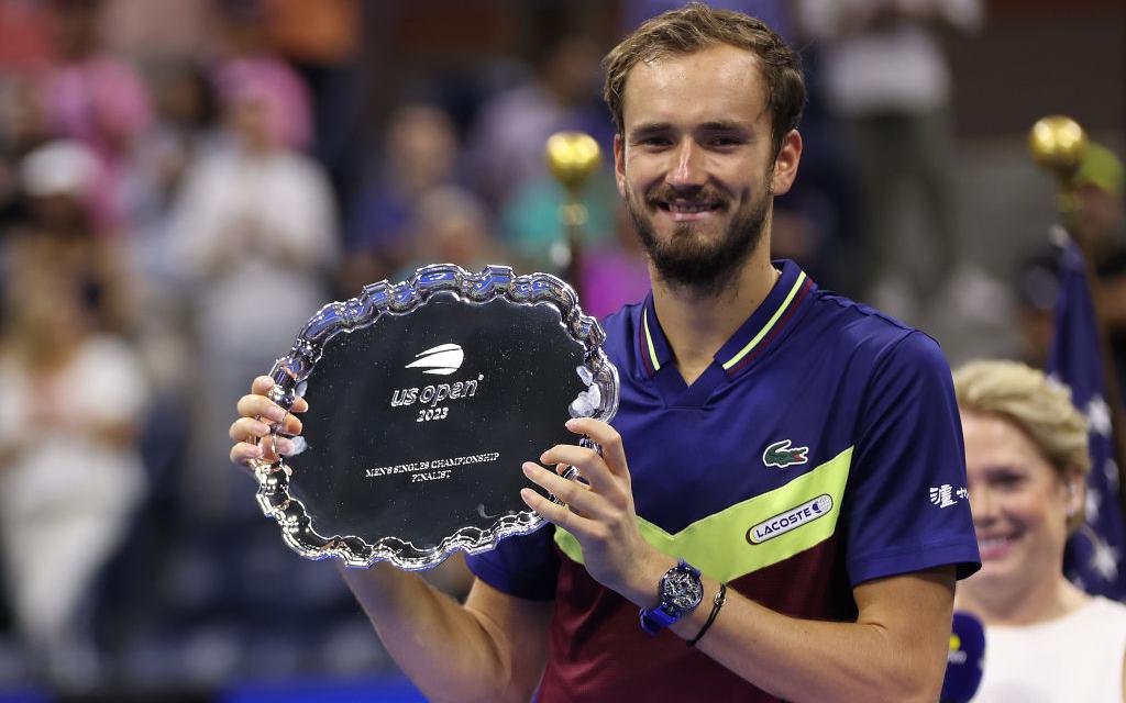 Даниил Медведев снялся со второго подряд турнира после US Open