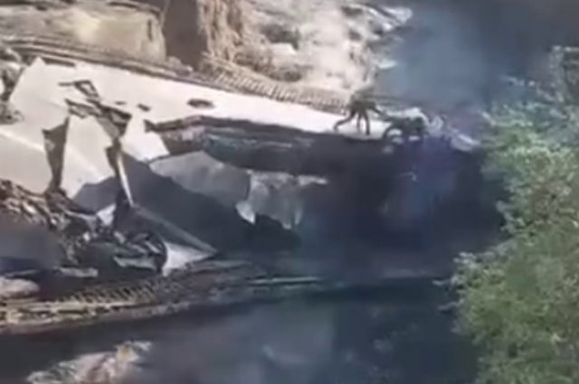 В Азербайджане 3 человека пострадали после обрушения моста