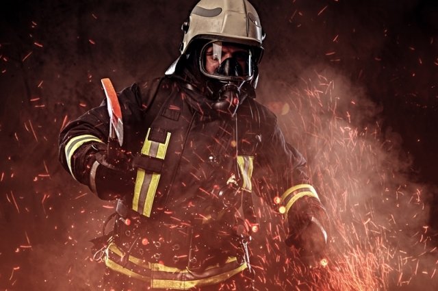 Пожарные потушили возгорание на складе горюче-смазочных материалов в Сочи