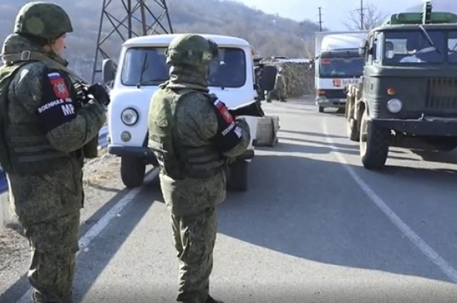 Российские миротворцы погибли при обстреле автомобиля в Карабахе
