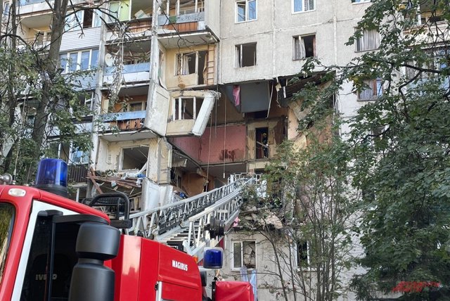 Спасатели установили нахождение двух человек под завалами дома в Балашихе