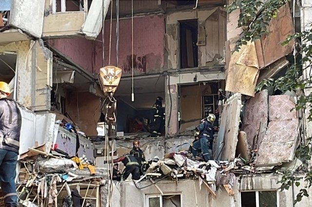 Трое спасателей пострадали из-за повторного обрушения в доме в Балашихе