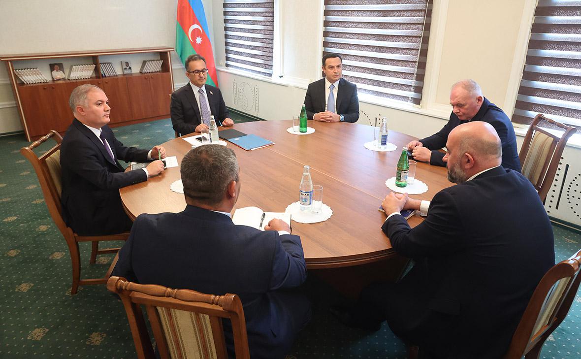 Переговоры Азербайджана и армян Карабаха закончились