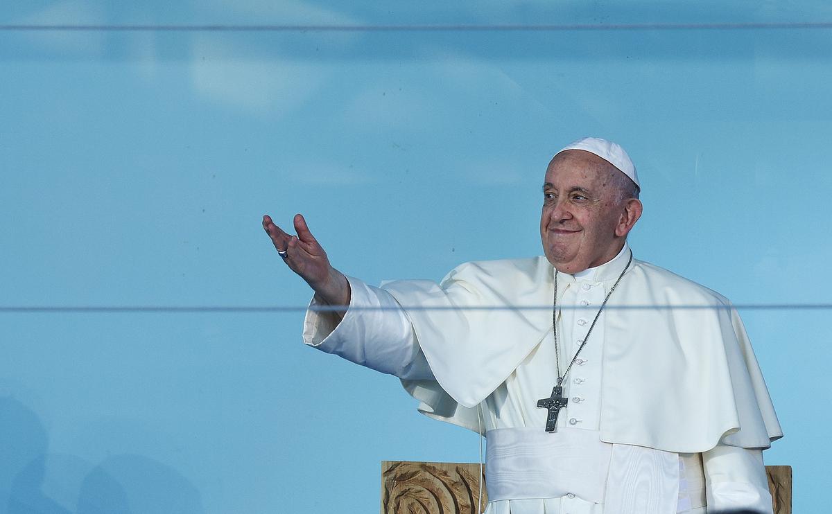 Папа римский назвал торговлю оружием одной из причин конфликта на Украине