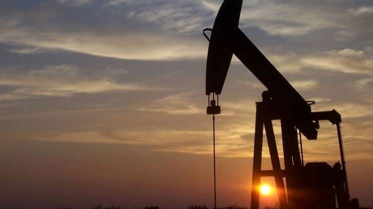 Нефть подскочила на фоне эскалации на Ближнем Востоке, растут золото и доллар