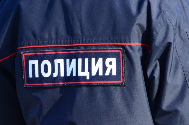 Под Новосибирском нашли тело полицейского в одном из дворов Карасука