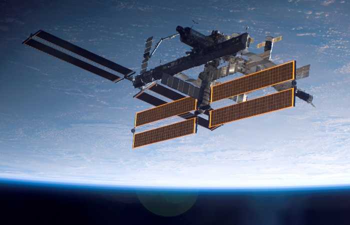 NASA отложило выходы в открытый космос с МКС из-за повреждения модуля "Наука"