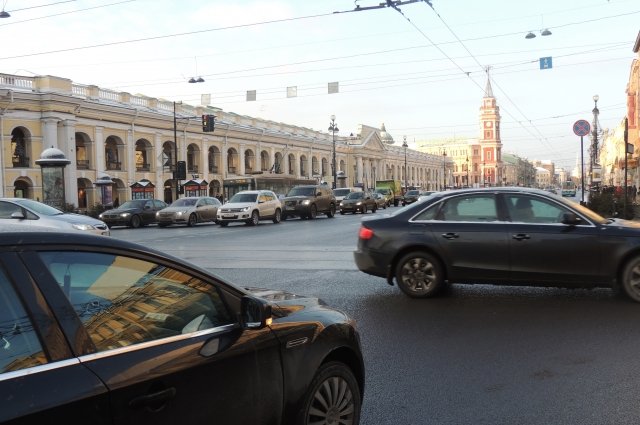 Петербурженка сбила беременную женщину на пешеходном переходе