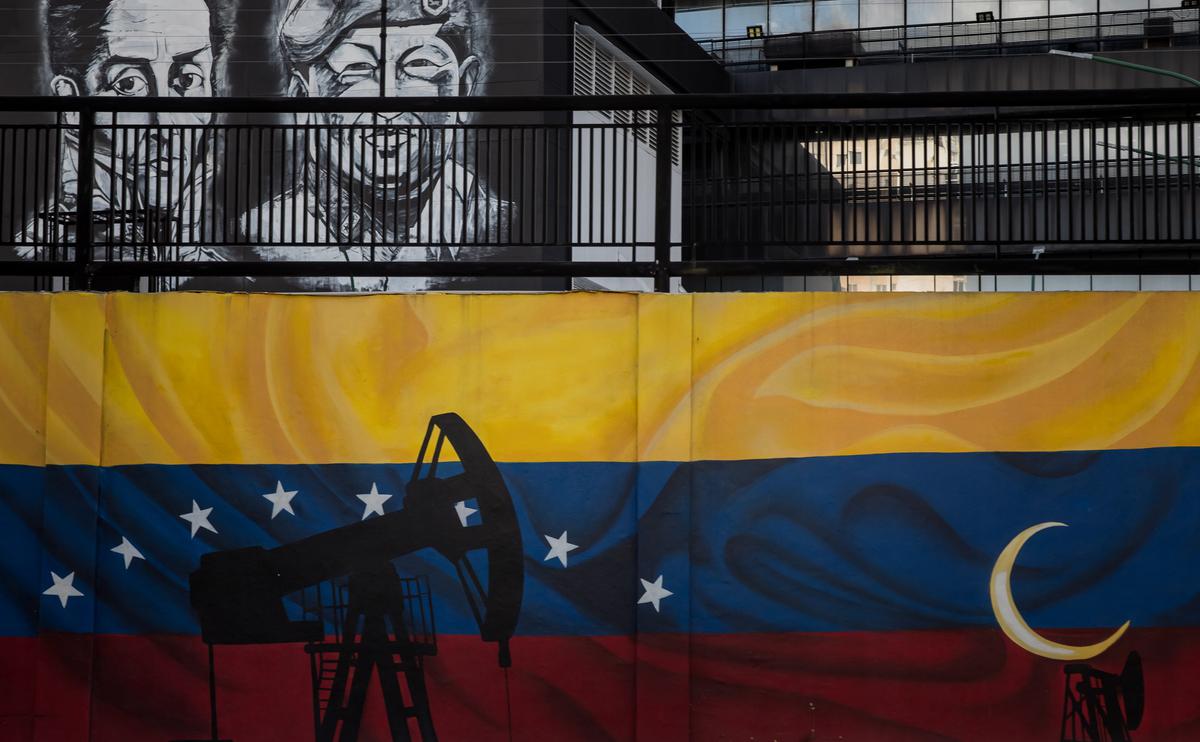 США смягчили санкции против нефтегазового сектора Венесуэлы