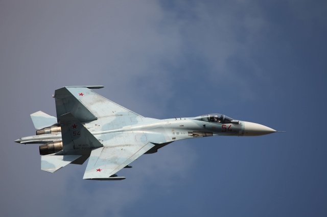 Российские Су-27 перехватили три иностранных самолета над Черным морем