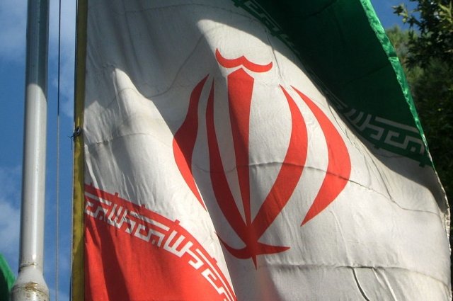 Вооруженный мужчина захватил заложницу в иранском Ширазе