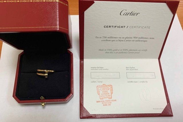 Таможенники обнаружили у пассажира из ОАЭ украшения Cartier на ₽5,5 млн