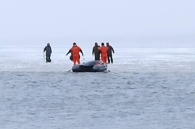 Спасатели эвакуировали 15 рыбаков со льдин в Нижегородской области