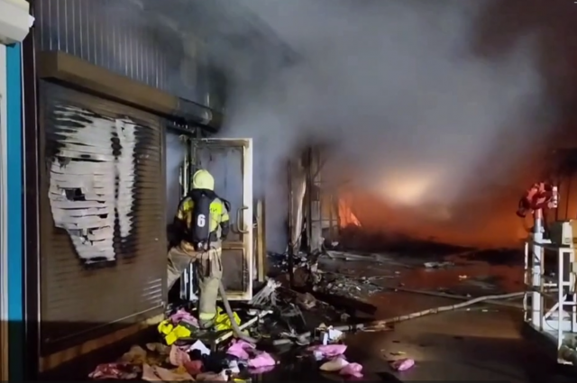 МЧС: пожар на вещевом рынке в Ростове-на-Дону полностью ликвидирован