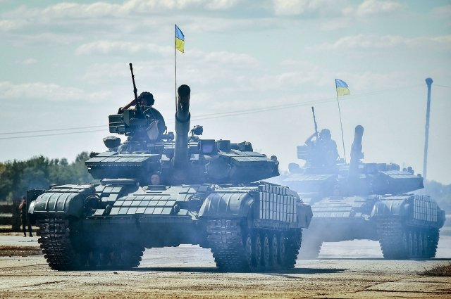 Российский FPV-дрон «Упырь» попал точно в люк украинского танка Т-64БВ