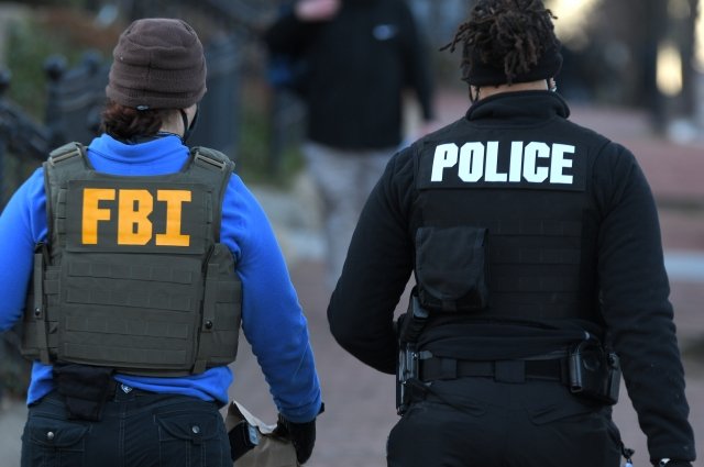 В Вашингтоне арестовали 17-летнего подростка за угон автомобиля ФБР