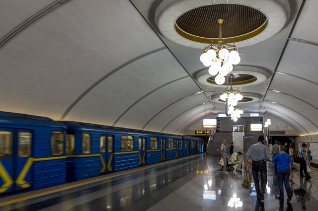 В метро Киева произошла разгерметизация тоннеля