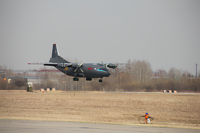Готовившийся к аварийной посадке Ан-12 приземлился в Комсомольске-на-Амуре