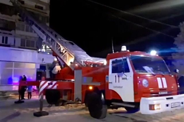 МЧС: пожар в восьмиэтажном доме в Сыктывкаре ликвидирован