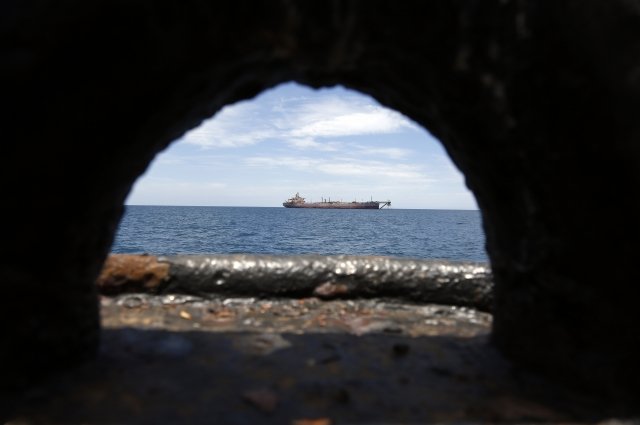 Возгорание произошло на борту британского судна у берегов Йемена