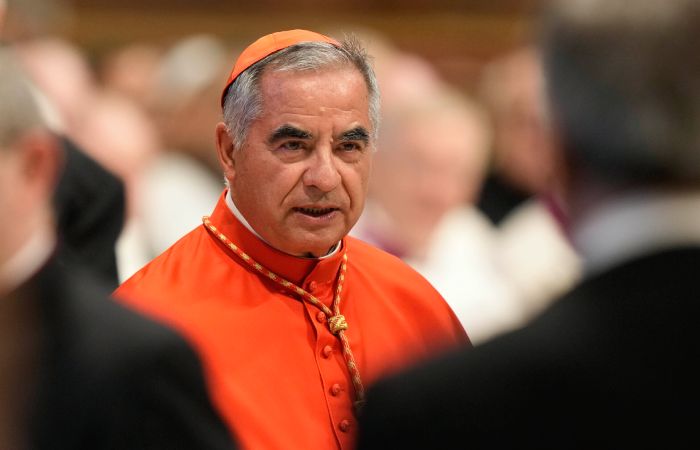 Суд Ватикана признал кардинала Анджело Беччу виновным в растрате