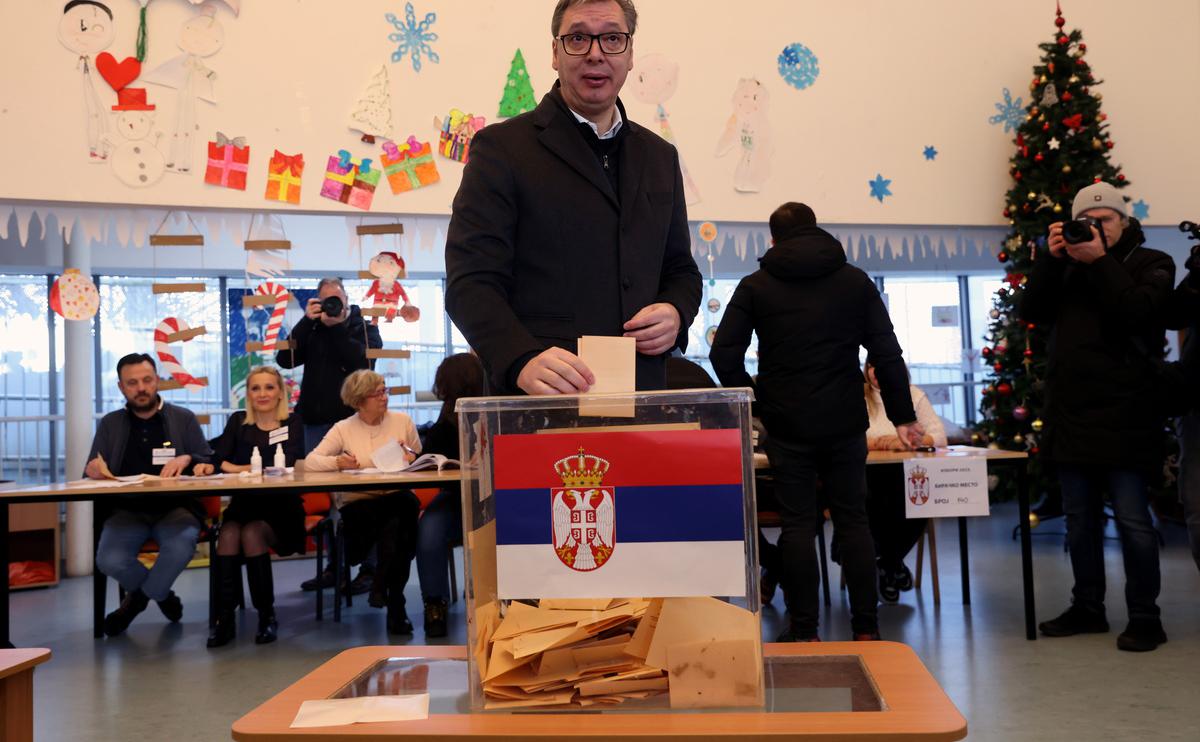 Коалиция Вучича выбилась в лидеры на парламентских выборах