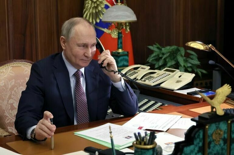 Путин поговорил по телефону с девочкой, чью мечту исполнил на «Елке желаний»