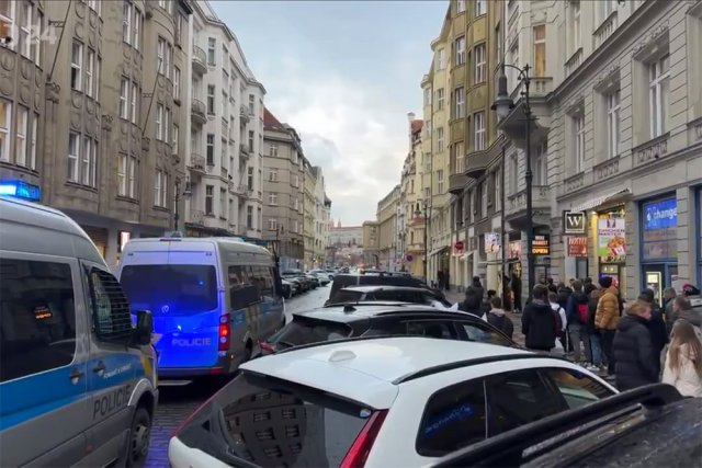 MFD: полиция за три часа до стрельбы в вузе знала, что убийца едет в Прагу