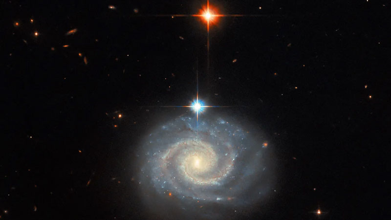«Хаббл» рассмотрел галактику с «запрещённым» светом