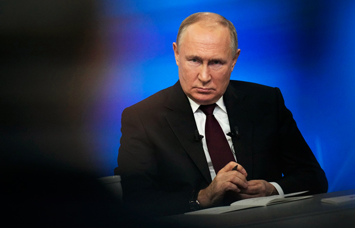 Путин подписал закон о замене в ряде случаев выдворения иностранцев штрафом
