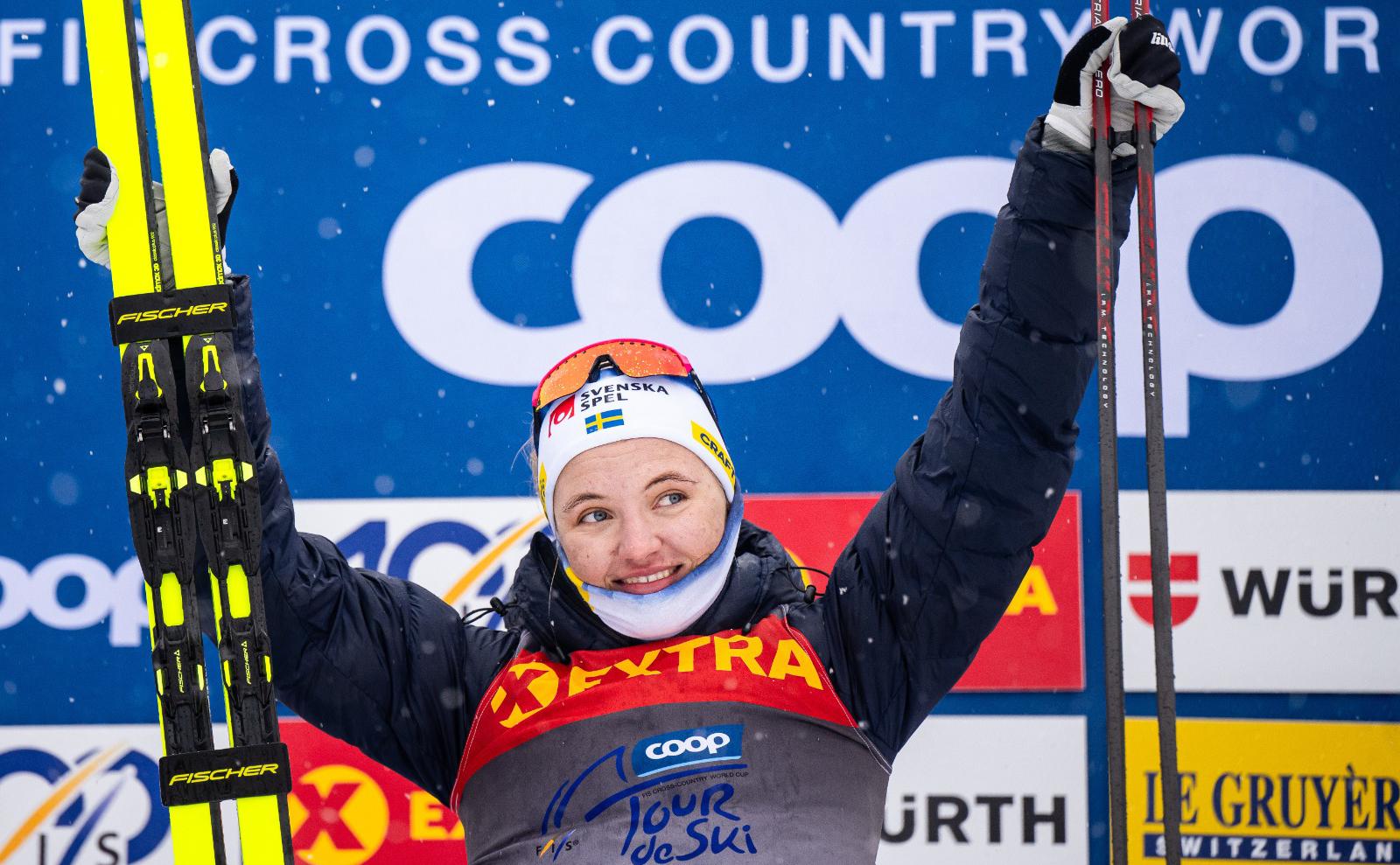 Шведская лыжница Сван выиграла масс-старт на 15 км на этапе «Тур де Ски»