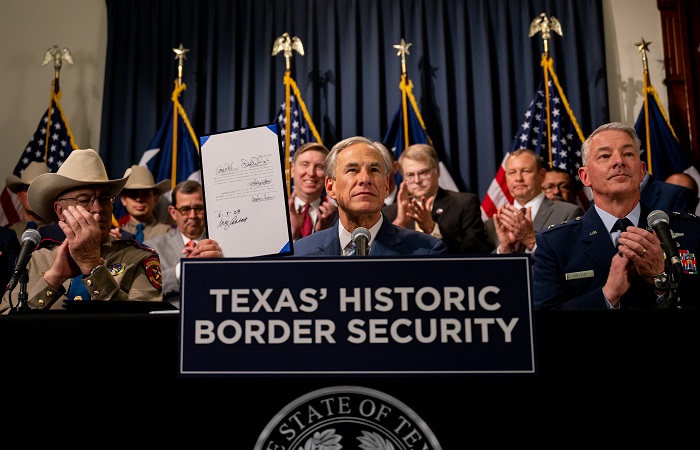 Губернатор Техаса намерен защищать штат от мигрантов вопреки федеральной власти