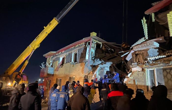 Многоквартирный дом обрушился при взрыве газа в Карагандинской области