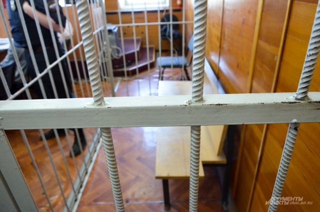 В Москве мужчину приговорили к 13 годам за доведение сына до самоубийства