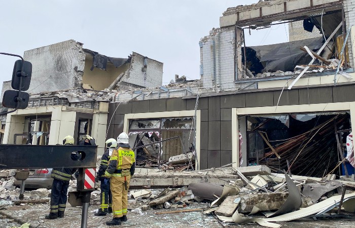 Пять человек погибли при обрушении здания в Лисичанске из-за обстрела ВСУ