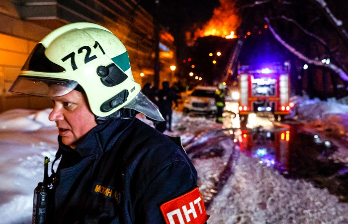Пожар на крыше жилого дома в Москве локализован