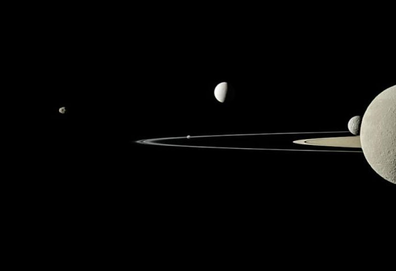 NASA представило неизвестные ранее фотографии спутников Сатурна