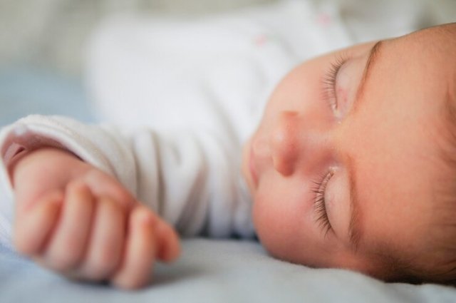 Guardian: в США мать положила младенца в духовку, перепутав ее с кроваткой