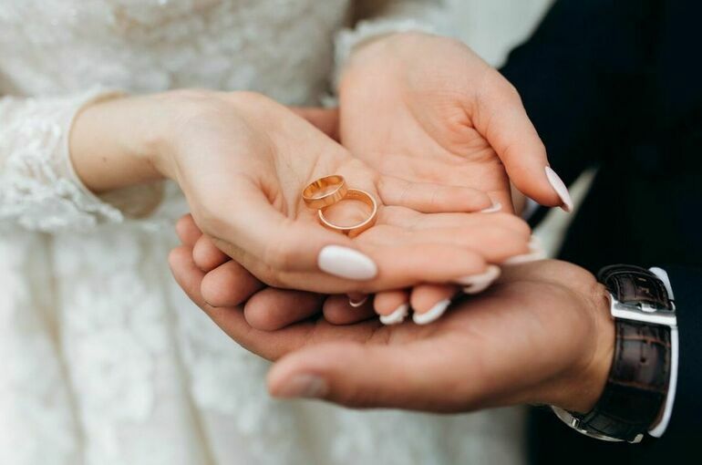 Международный день брачных агентств отмечают 12 февраля